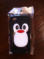  Чехол силиконовый Пингвин,  черного цвета для Iphone 4,  4S - цена 120 